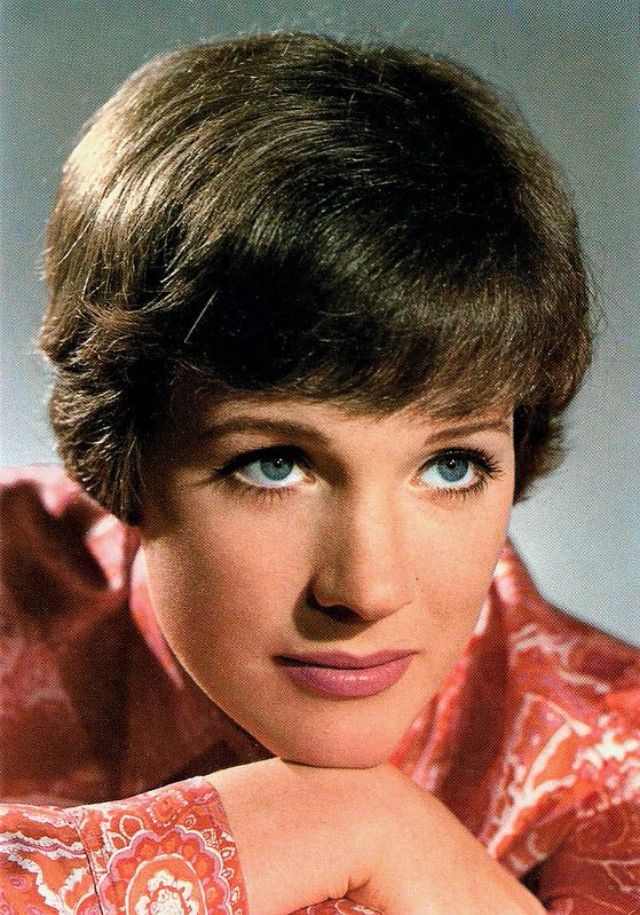 20 Wonderful Color Photographs of a Young and Beautiful Julie Andrews