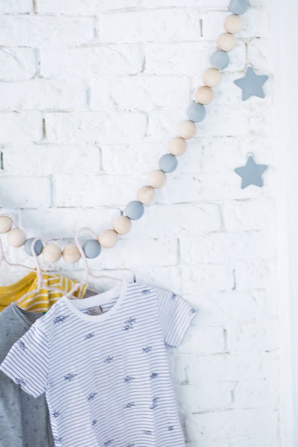 Perchero bolas madera infantil