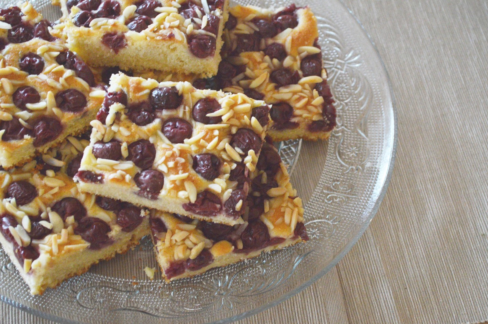 Tee un Kooken: Kirsch-Kuchen mit Marzipan
