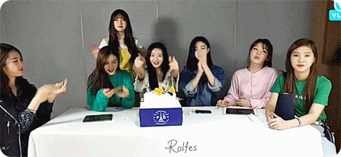 선물 증정순서에 밀려서 삐진 아린이 + 아린이의 재롱잔치 ㅋㅋㅋ.gif | 인스티즈