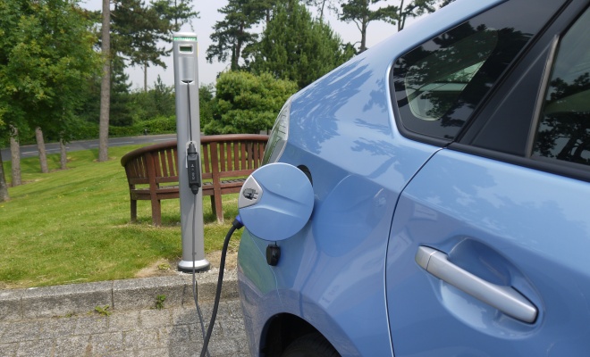 Toyota Prius Plug-in plus charging post