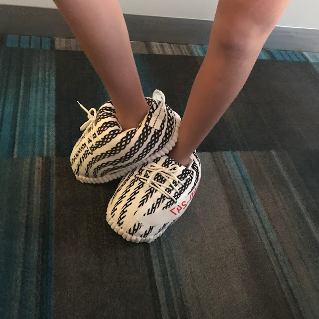 fake yeezy slippers