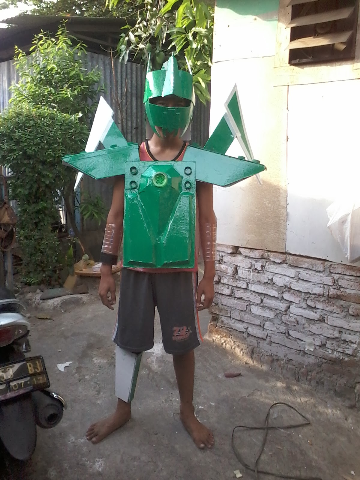 Hasil Karya dari Karton Pembuatan Baju Robot dari KARTON..