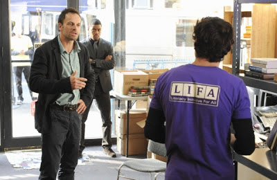 Jonny Lee Miller as Sherlock Holmes in CBS Elementary Episode # 7 One Way To Get Off Jonny Lee Miller as Sherlock Holmes in CBS Elementary Episode # 7 One Way To Get Off