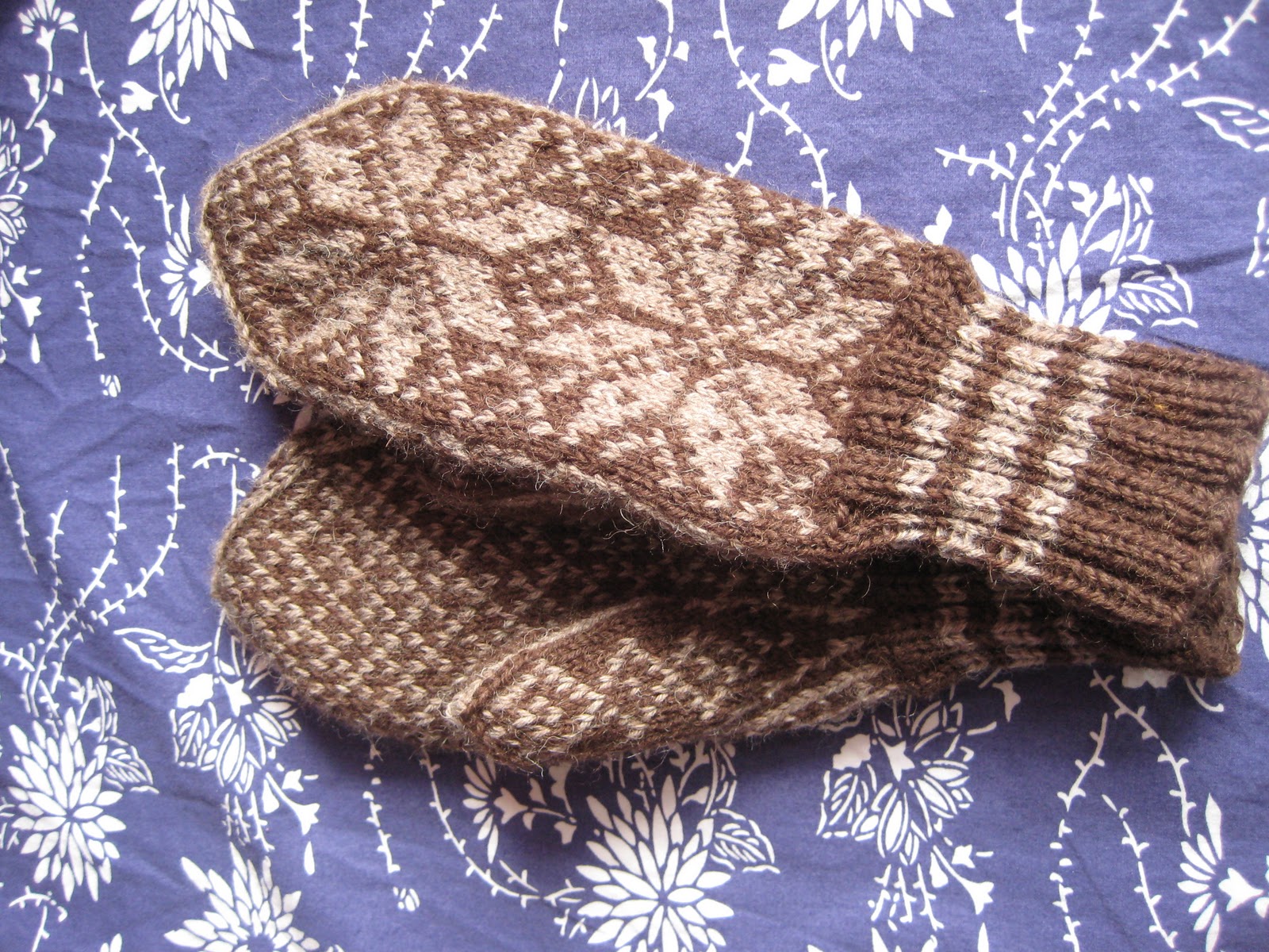 Aune Nordic Knitting: Mittens #8: Norwegian Selbu Mittens