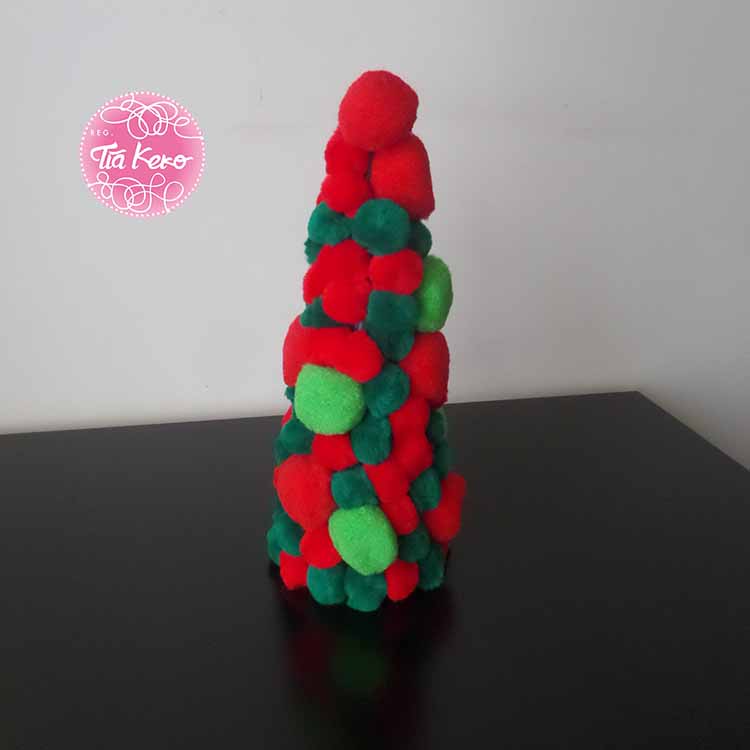 manualidades con niños y pompones