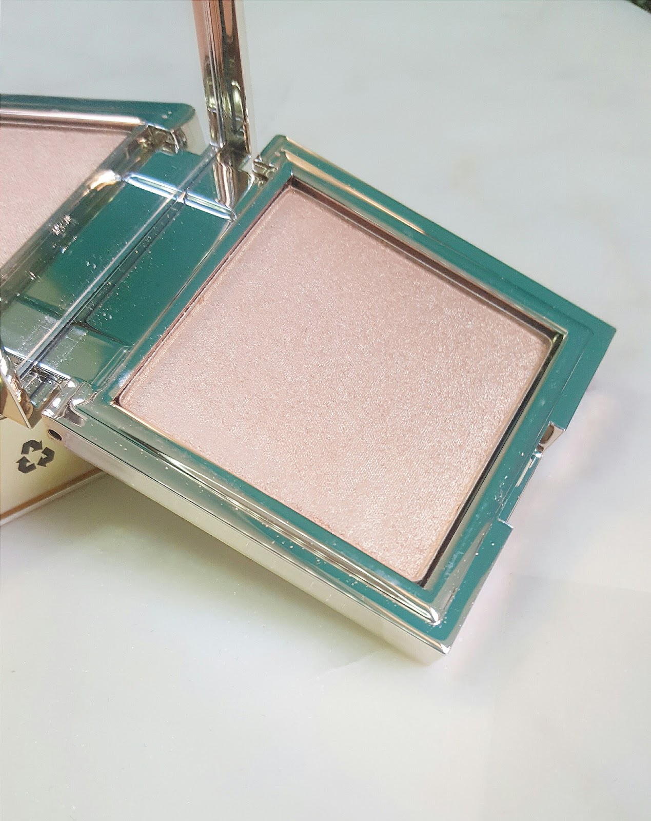 Beauty Addict on a Mission My Absolute Favorite Highlighter Jouer