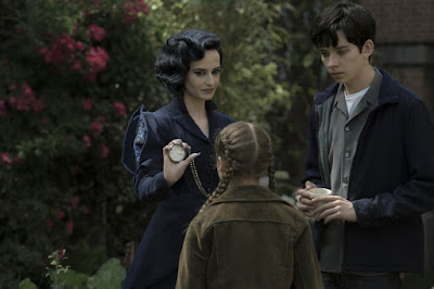 Eva Green and Asa Butterfield in Miss Peregrine's Home for Peculiar Children