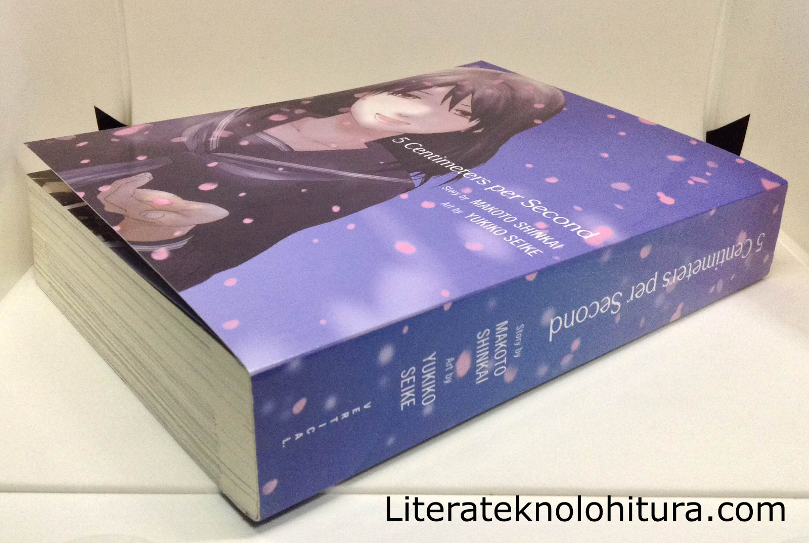 5 centimeters per second manga book spine & edge