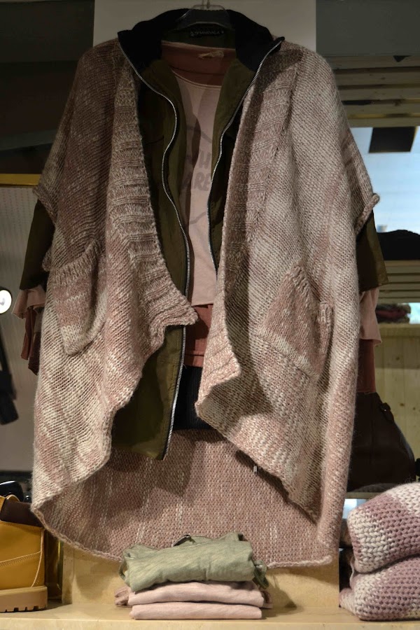 "Abrigo de punto color rosa"