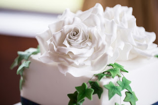 White roses and tartan wedding cake