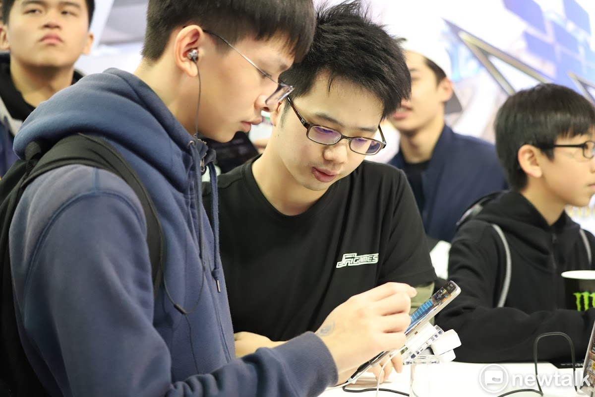 透過競鋒國際所研發的「AR多屏幕同步技術」，不論是戰鬥場景、角色動作、打擊特效都能以擴增實境的方式同步呈現在玩家與觀眾面前，也讓未來的比賽更有看頭。