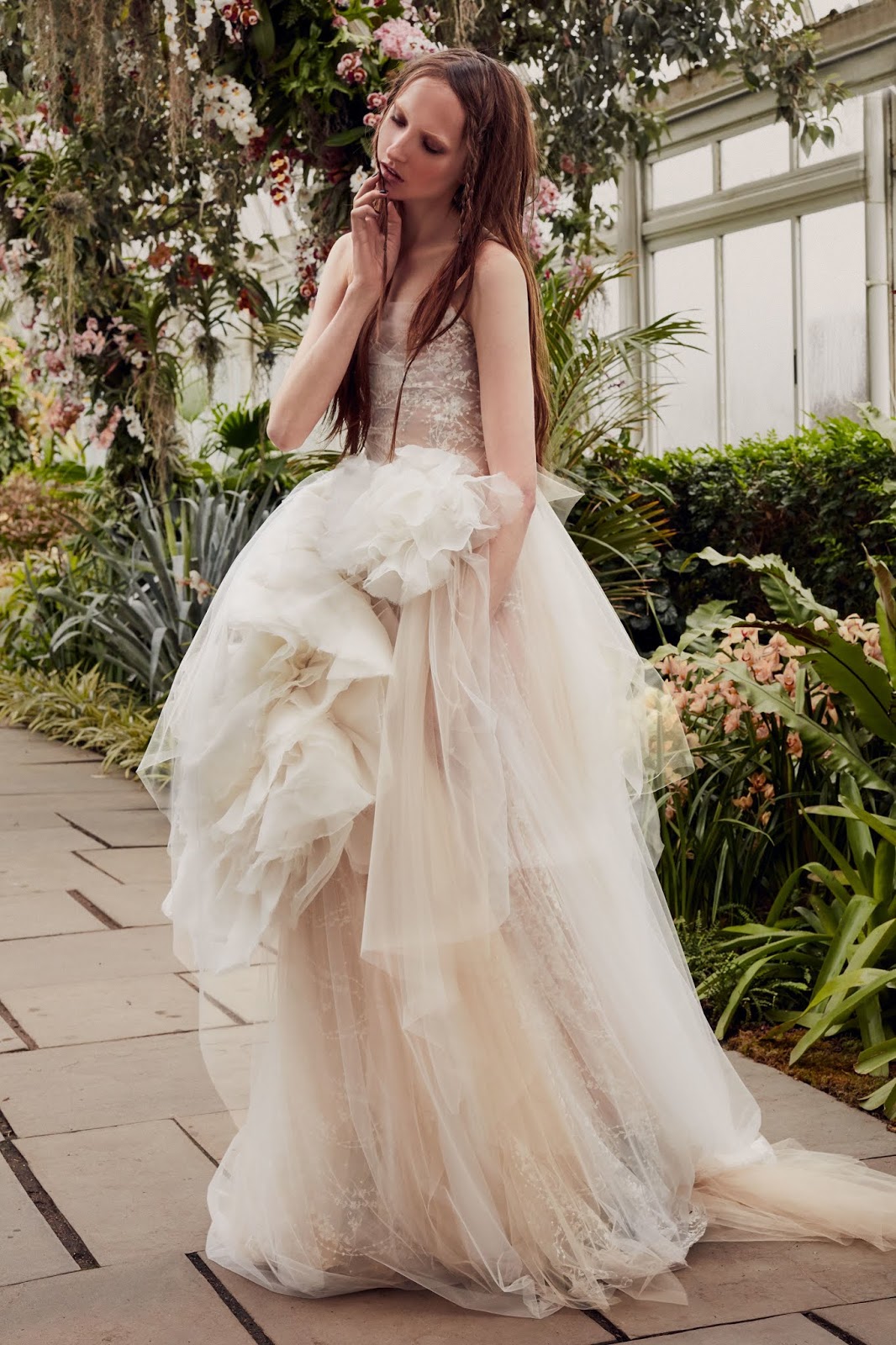 WEDDING GOWN GLAMOUR: VERA WANG