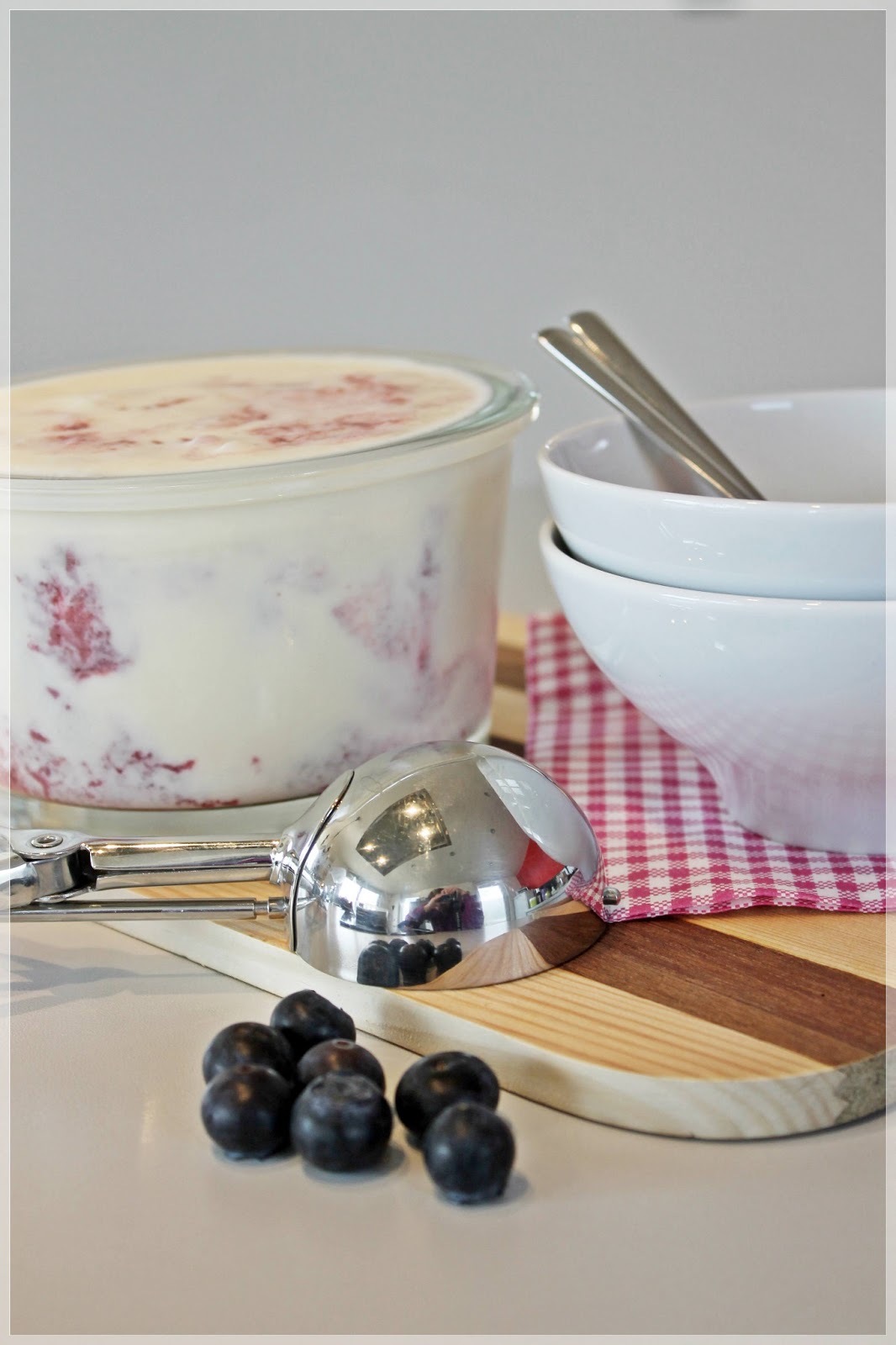 Neues von Natalie: Joghurt-Blaubeer-Eis aus lactosefreien Zutaten