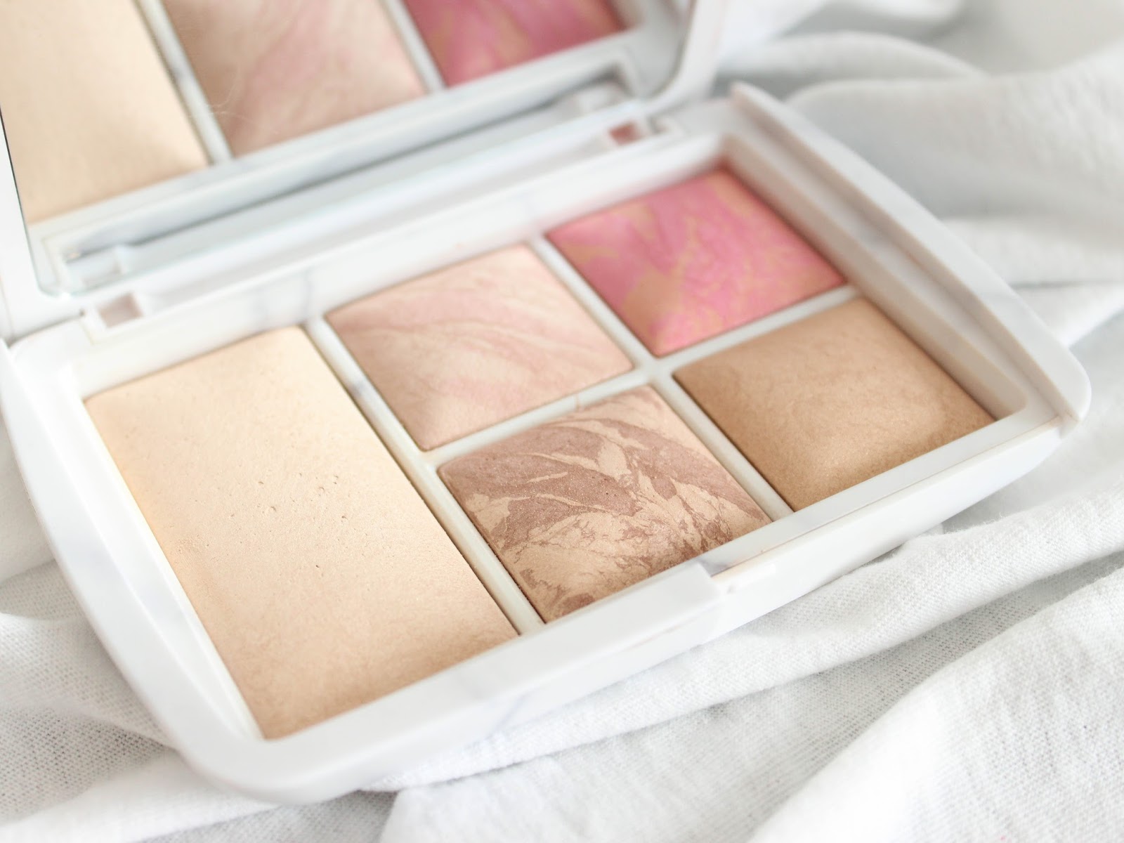 Hourglass-paletka-surreal-light