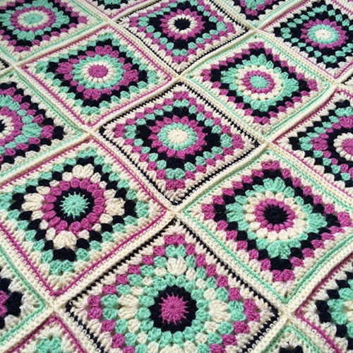 crochet-guide-sunburst-granny-square-free-pattern