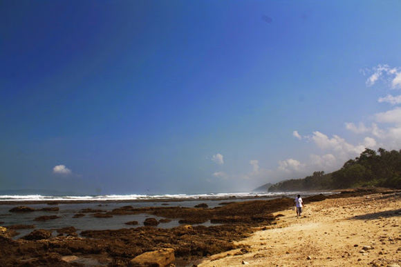 Pasir Putih di Pantai Karapyak (http://ghost-ships.blogspot.co.id/) Pasir Putih di Pantai Karapyak (http://ghost-ships.blogspot.co.id/)