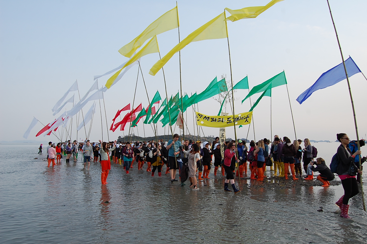Корея Чиндо. Остров Чиндо. Jindo Sea Parting Festival фестиваль в Корее. Южная Корея остров Джиндо.