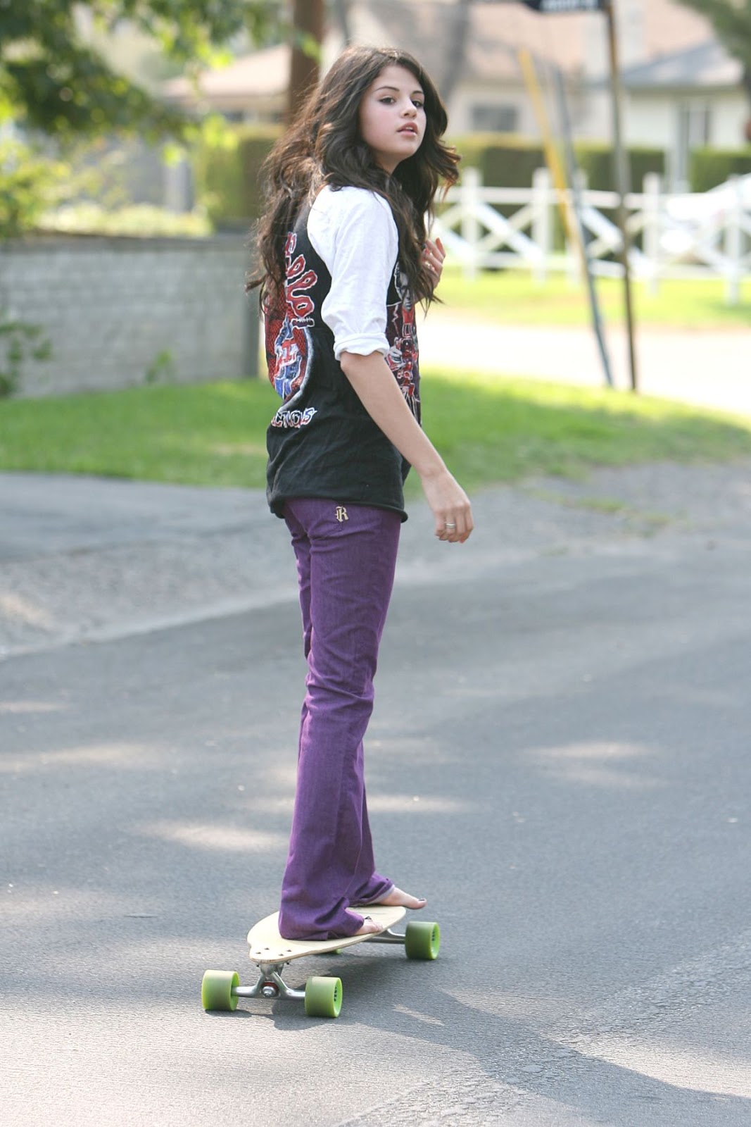 Barefoot Celebrities: Selena Gomez barefoot skating