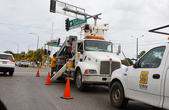 Inician instalación de semáforos inteligentes en Cancún; automovilistas tendrán que aprender a circular con este nuevo sistema