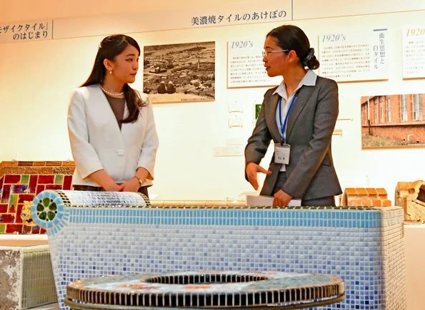 Princess Mako attended opening ceremony of the International Ceramics Festival and visited the Mosaic Tile Museum