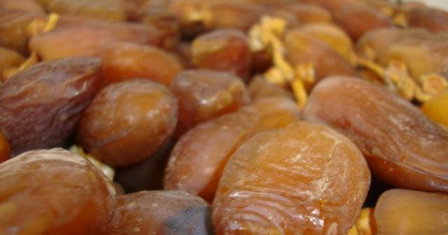 أخبار بسكرة تجــــار التمــــور يقطعــــون الطريق الوطنـــي 46 أخبار بسكرة تجــــار التمــــور يقطعــــون الطريق الوطنـــي 46
