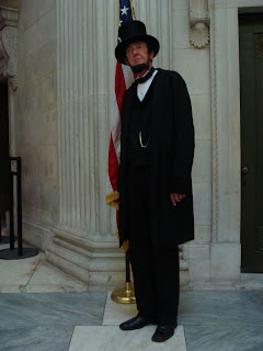 RobertCostellobringsAbraham+Lincoln theridgewoodblog.net