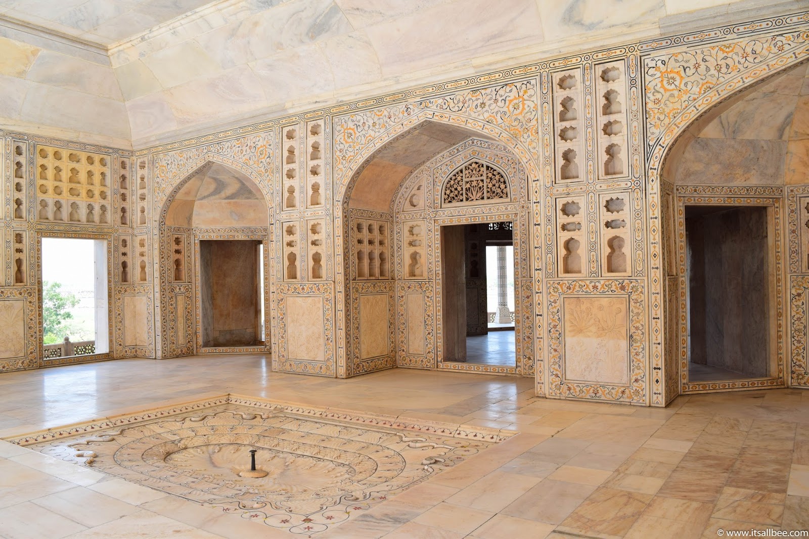 Visiting of The Agra Fort - Photo by Bianca Malata - www.itsallbee.com