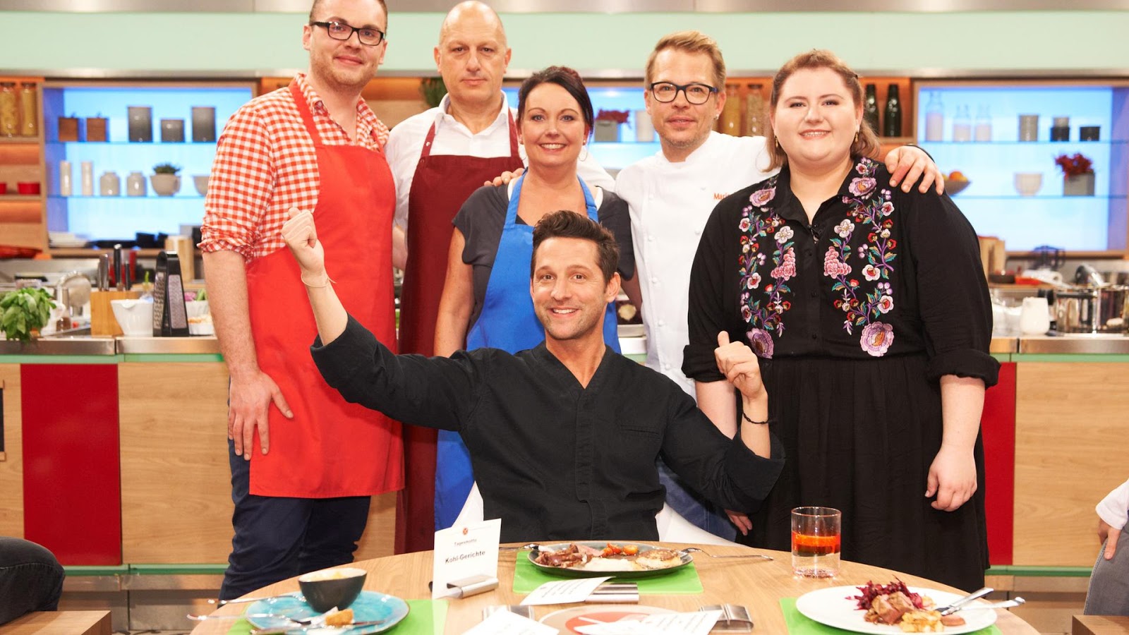 Küchenschlacht Tag 3 & Rezept für Zweierlei vom Rosenkohl: Süppchen mit ... Küchenschlacht Tag 3 & Rezept für Zweierlei vom Rosenkohl: Süppchen mit ...