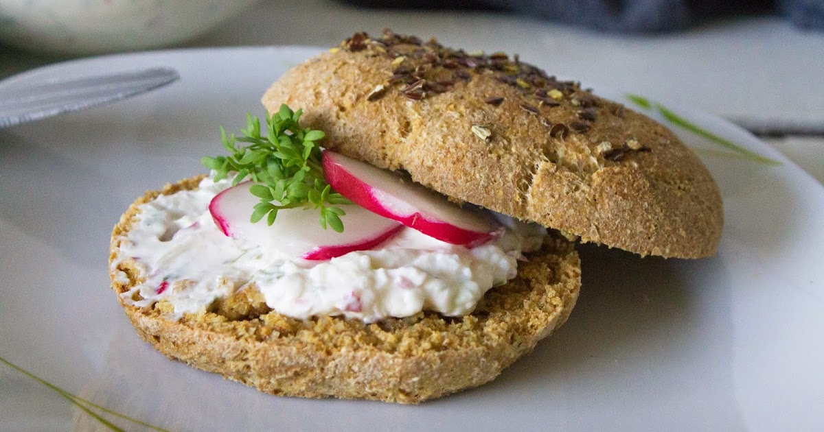 Liv For Sweets: Dinkel-Vollkorn-Brötchen mit Radieschen-Aufstrich