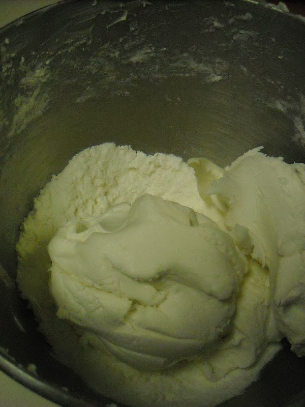 A Crafty Cook Marshmallow Fondant in Stand Mixer