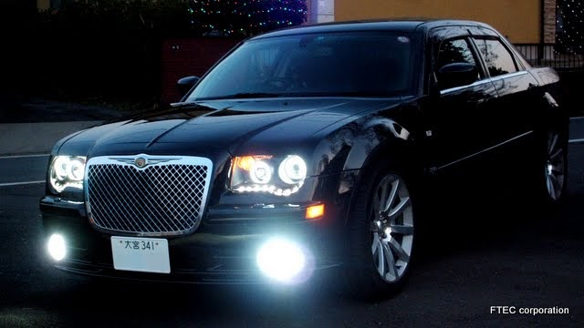 FTEC weblog: 300C SRT-8 のヘッドライト交換
