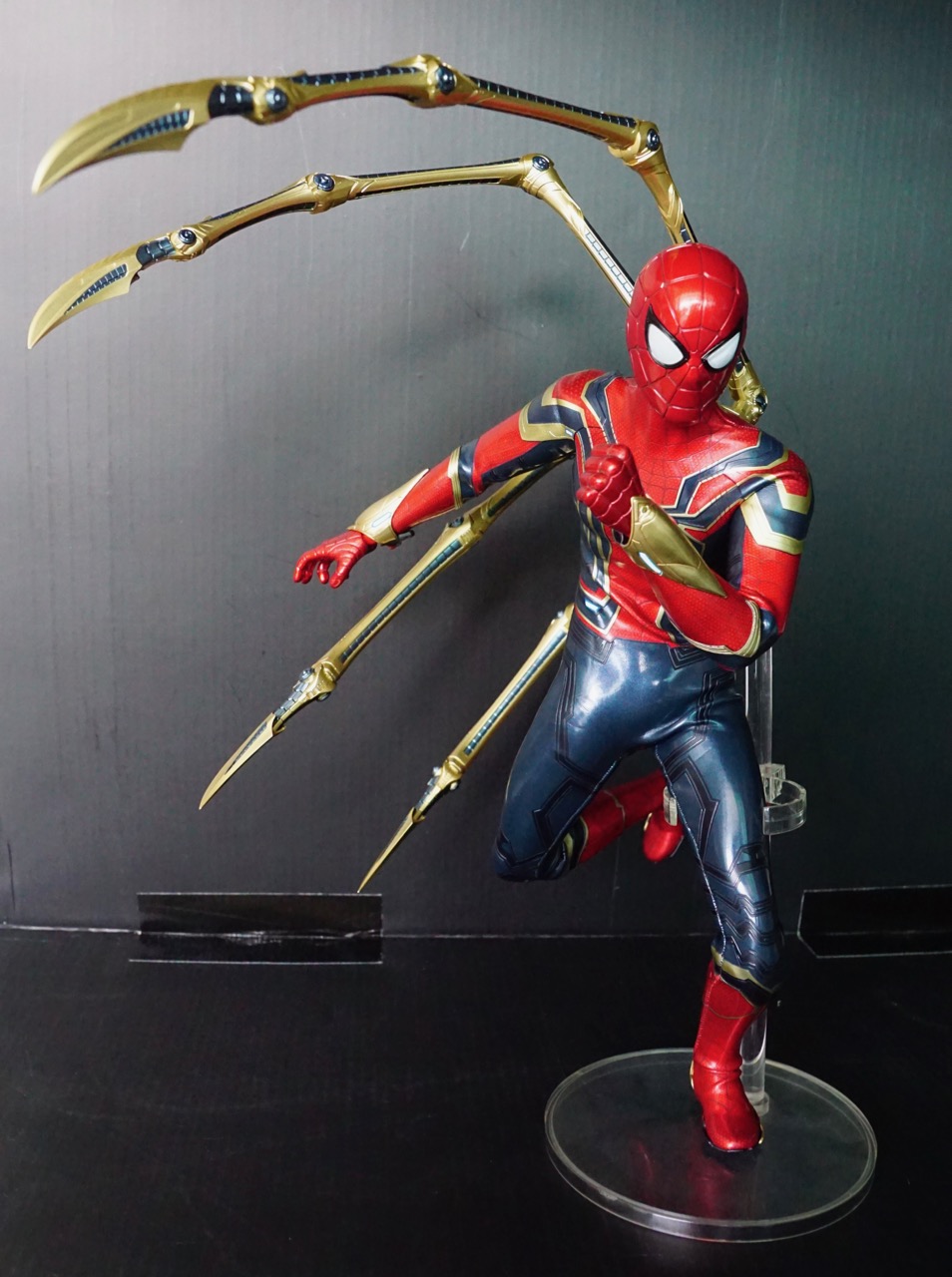 hot toys iron spider poses