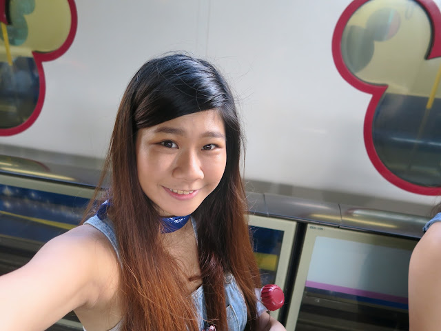 selfie with the hong kong disneyland train