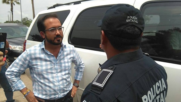 La Policía detuvo al senador del PAN Fernando Yunes, con  varios millones de pesos, iba a comprar vo 13335864_1215586325127753_1004090562389905757_n