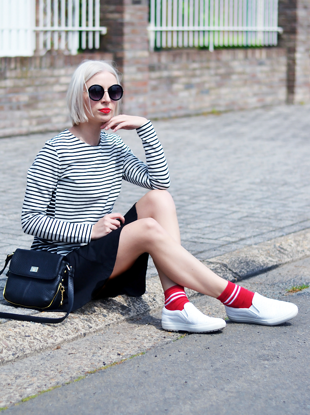 Turn it inside out OUTFIT RED SOCKS