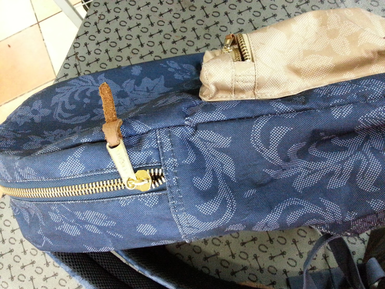 Herschel bag repair, backpack zip repair, backpack stitching singapore