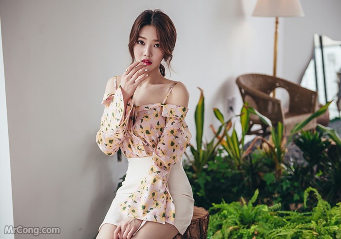 Beautiful Park Jung Yoon in the April 2017 fashion photo album (629 photos) photo 8-19