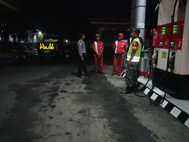 Patroli Malam Hari, Babinsa Himbau Warga Untuk Menjaga Kamtibmas