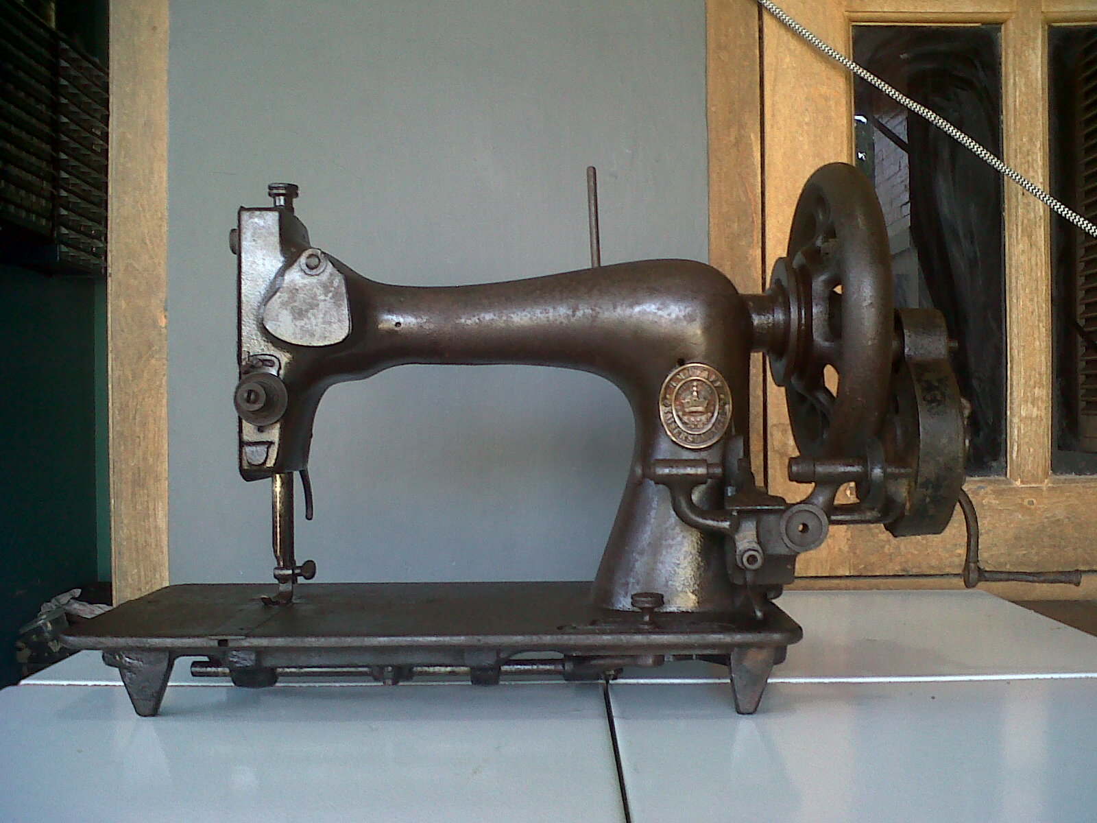 BOBO ART AND CURIOS Mesin jahit antik merk &quot; GM PFAFF