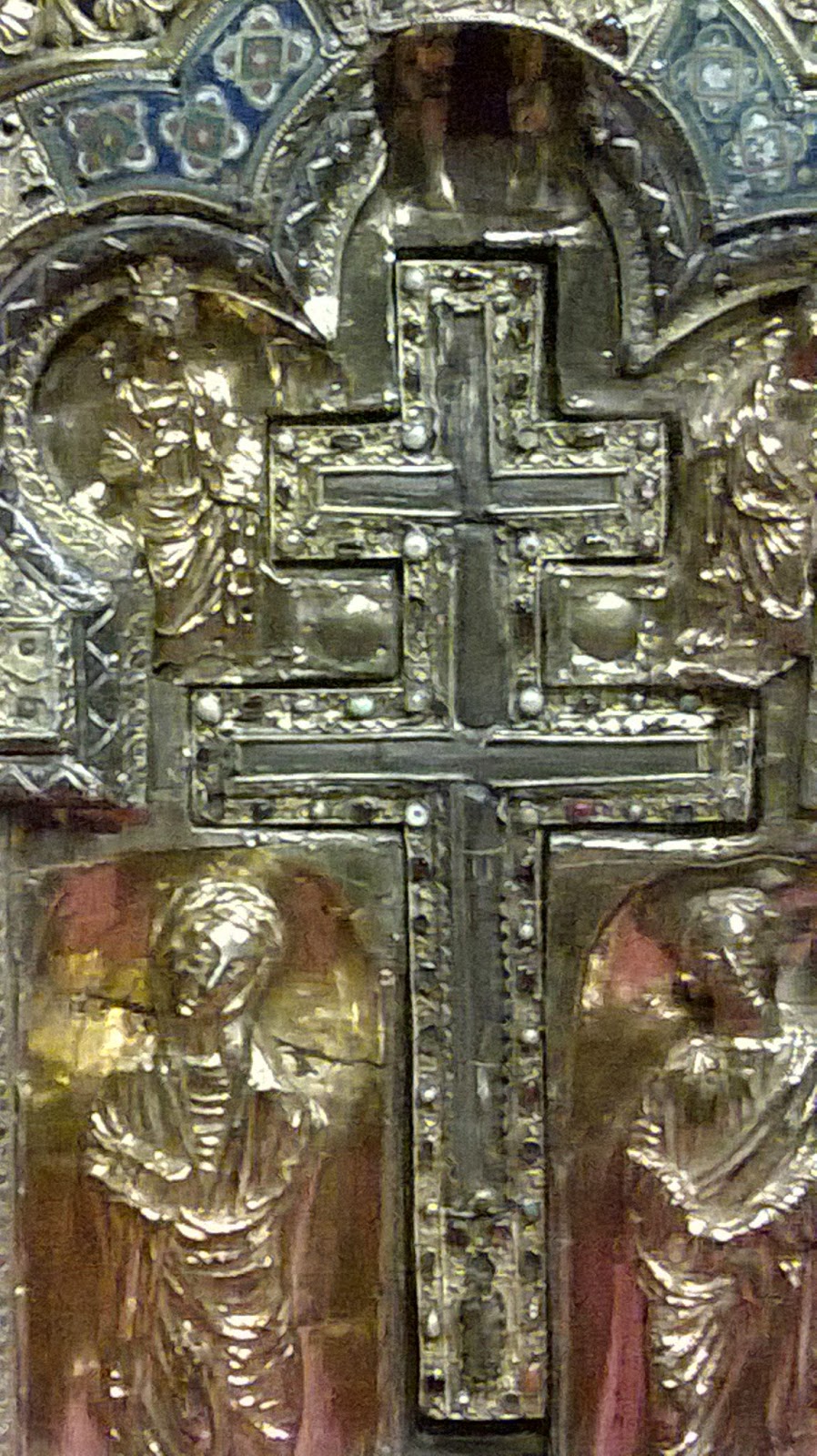 Η Σταυροθήκη Τιμίου Ξύλου του αρχαίου αββαείου Florennes http://leipsanothiki.blogspot.be/