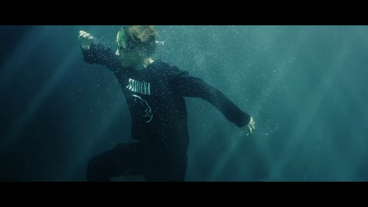 Running клип. Ким Тэхен под водой. BTS Run клип. БТС РАН под водой. Тэхён Нирвана.