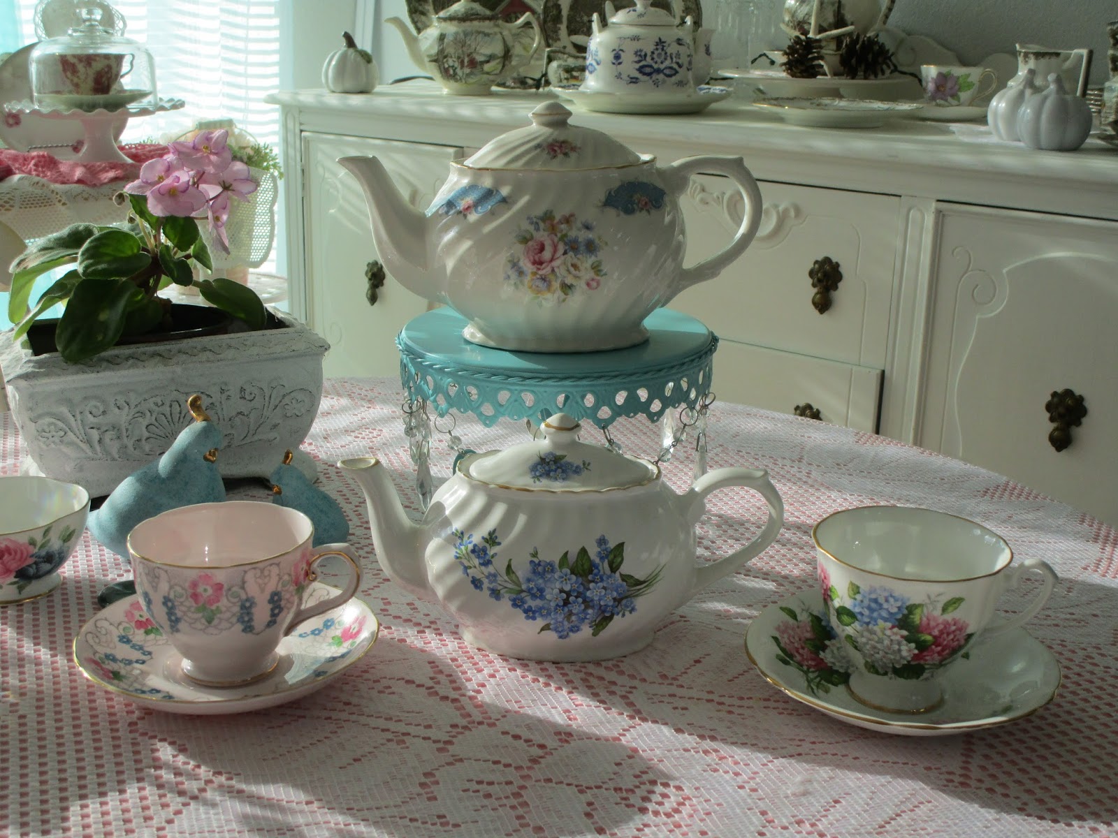 Karen's Cottage and Castle: Two Little Teapots and Tea
