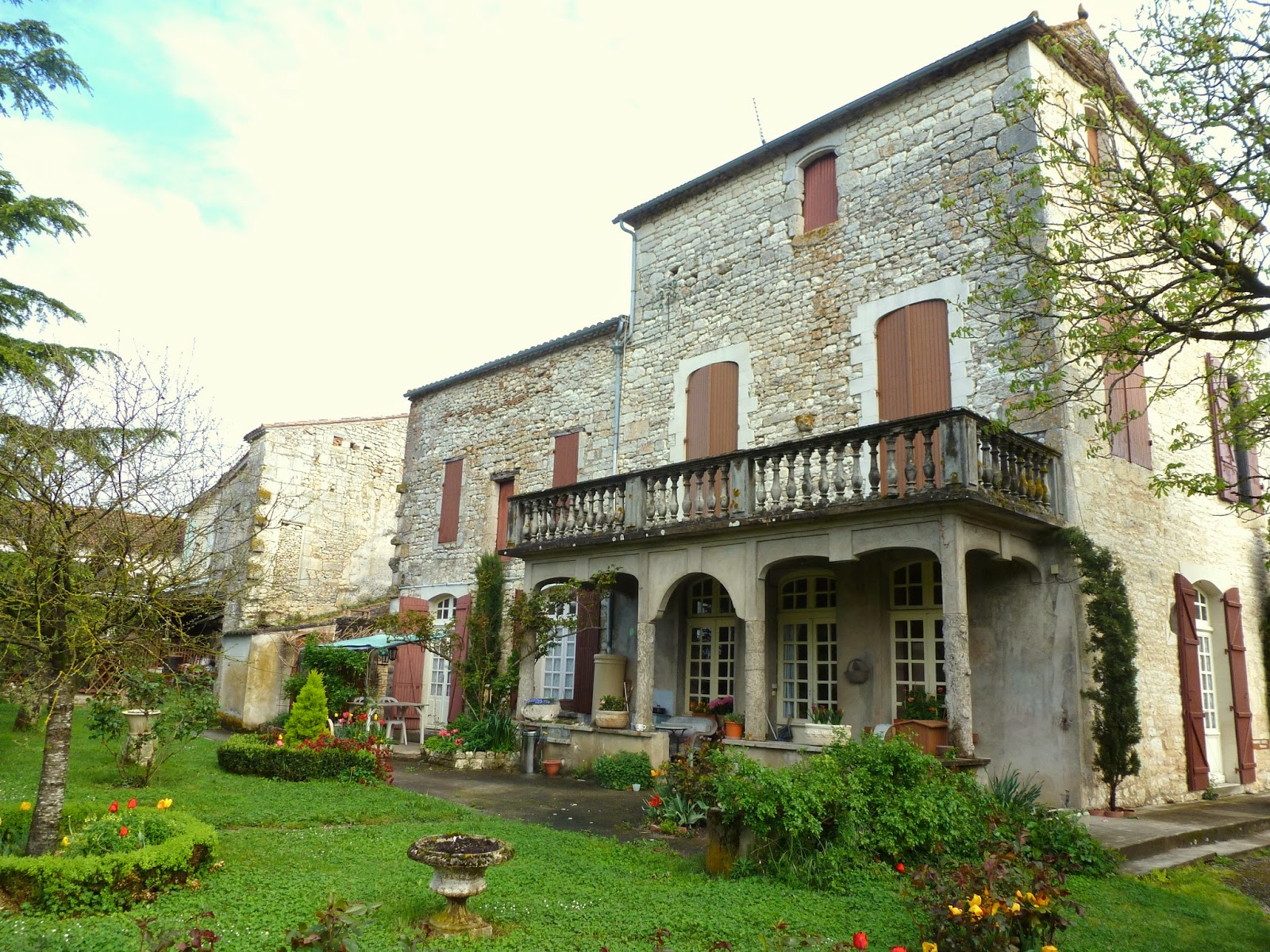 le bord doré des nuages Loubès Bernac, Puyguilhem, Soumensac, Sainte