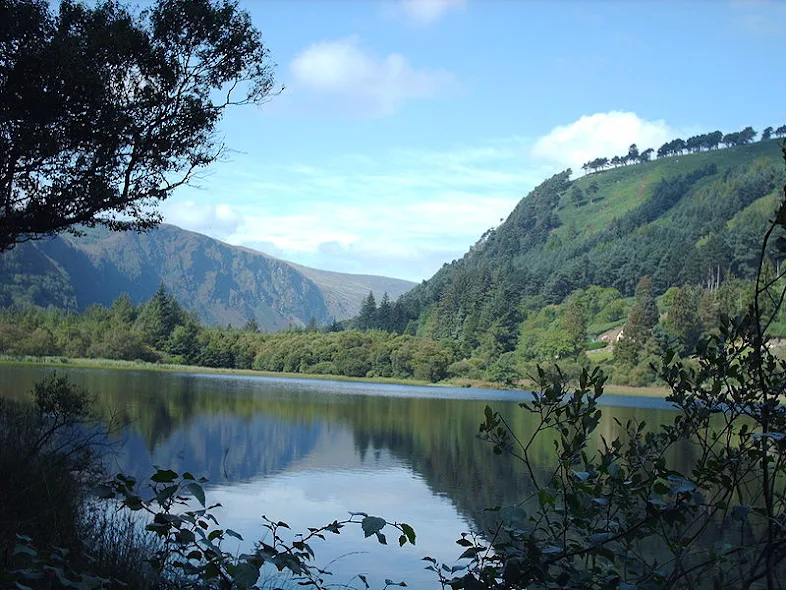 Lembah Glendalough di County Wicklow