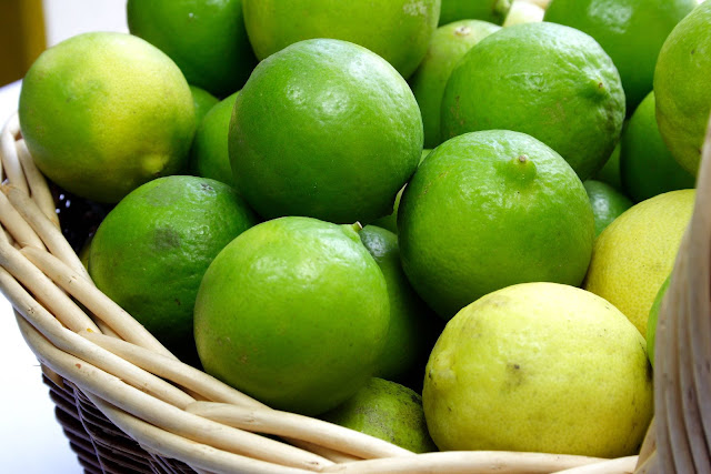 Mẹo làm trắng da tự nhiên bằng chanh tươi Mẹo làm trắng da tự nhiên bằng chanh tươi
