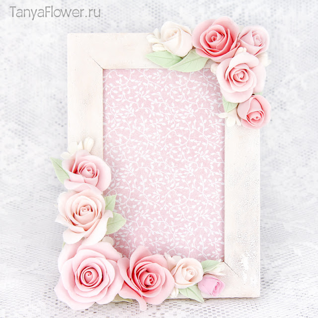 цветочная фоторамка с нежно розовыми розами