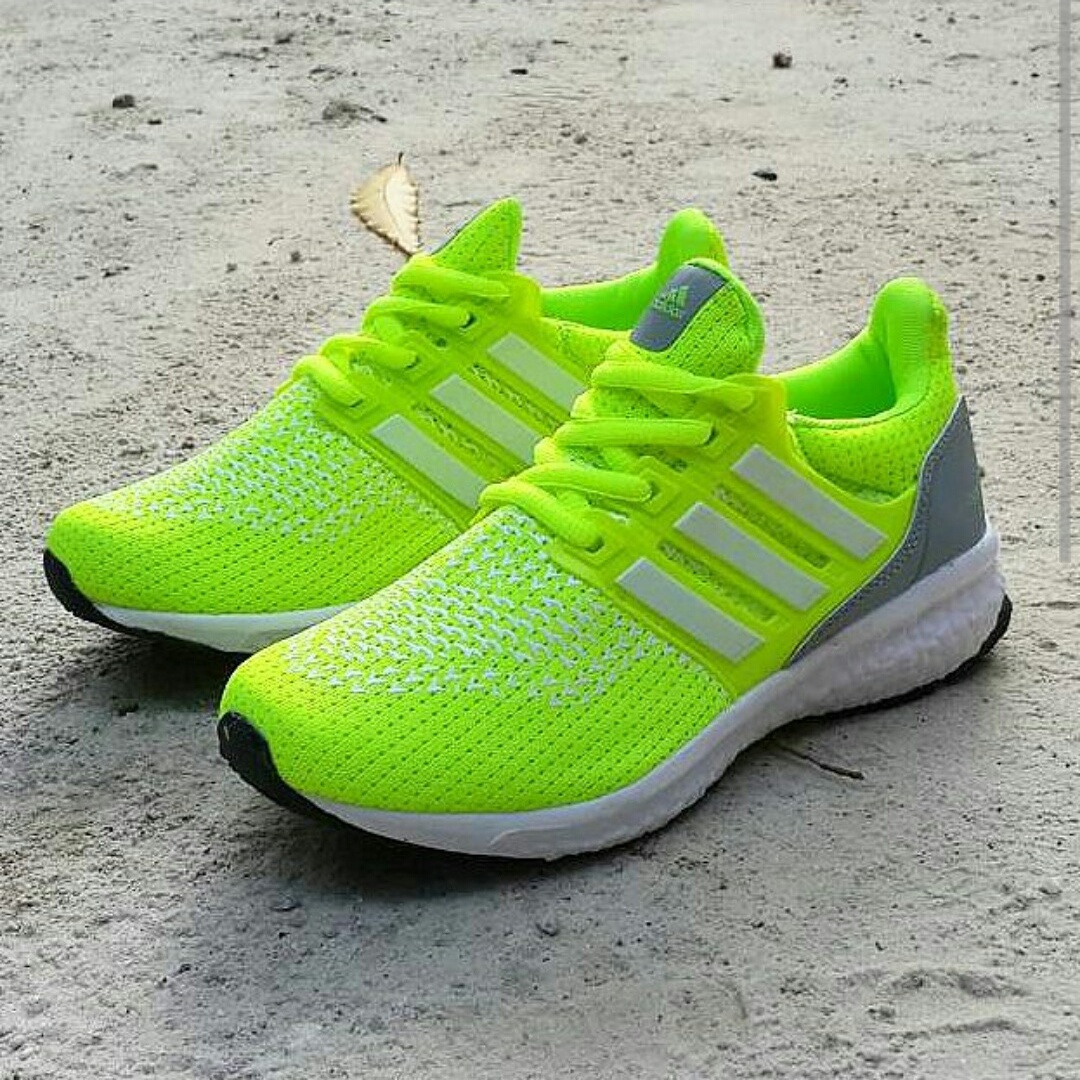  Sepatu  Adidas Ultra Boost Cewek Terbaru 