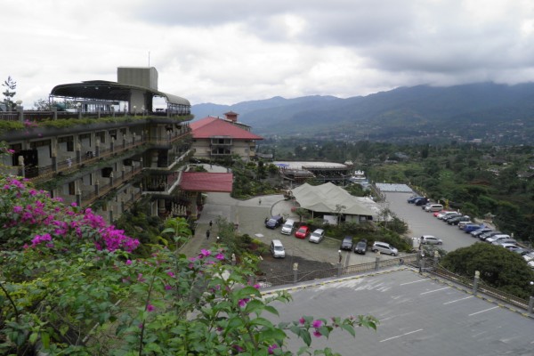 Hotel Seruni Memiliki Kolam Seperti di Tepi Pantai Hotel Seruni Memiliki Kolam Seperti di Tepi Pantai