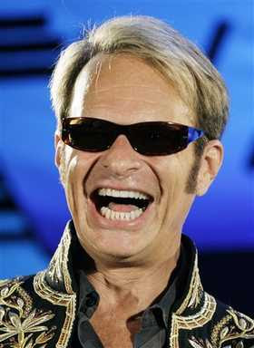 Беззубый певец зарубежный. Дэвид ли рот Татуировки. Дэвид ли рот интервью. Старый певец с алмазом в зубе